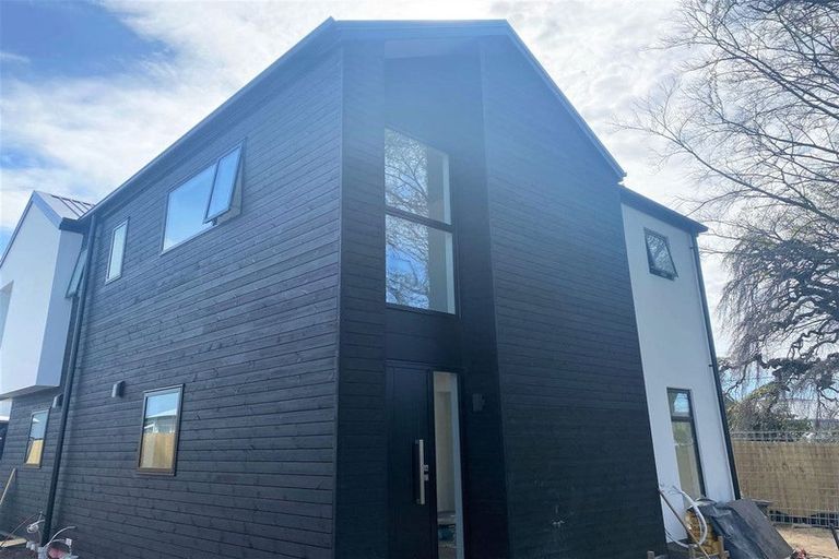 Photo of property in 2/233 Edgeware Road, Edgeware, Christchurch, 8013