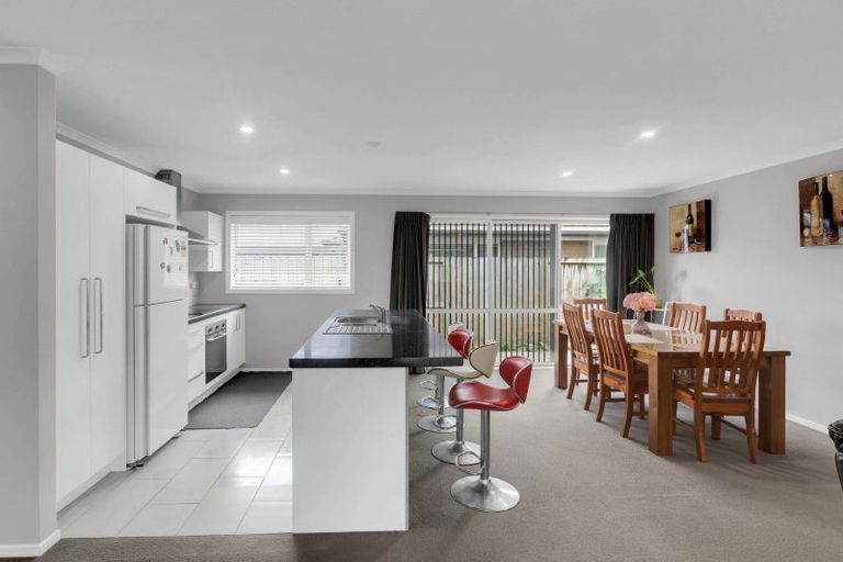 Photo of property in 17 Teatree Close, Huntington, Hamilton, 3210