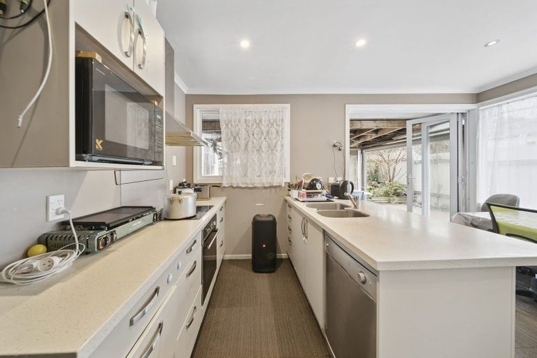 Photo of property in 4 Grande Vue Road, Papatoetoe, Auckland, 2025