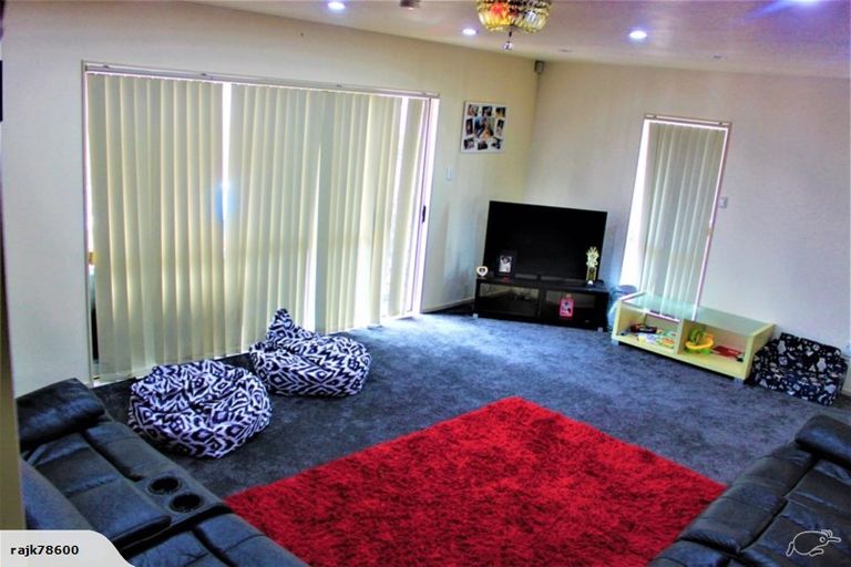 Photo of property in 1/49 Sungrove Rise, Sunnyvale, Auckland, 0612