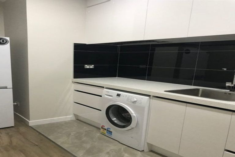 Photo of property in 1 Cooladawson Drive, Flat Bush, Auckland, 2019