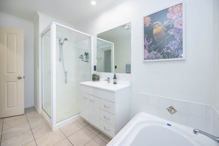 Photo of property in 42 Nielsen Gardens, Rototuna, Hamilton, 3210