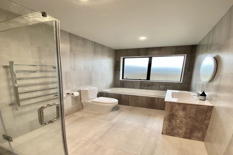 Photo of property in 21 Reserva Crescent, Kumeu, 0810