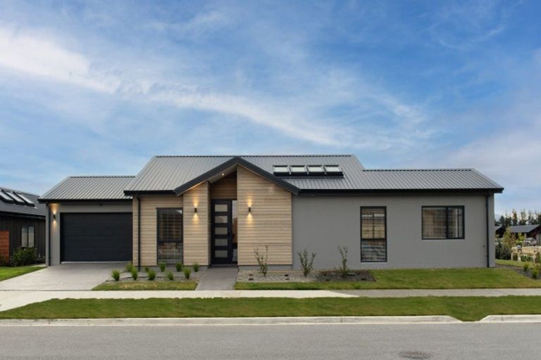 Photo of property in 1 Pinn Street, Lake Hawea, 9382