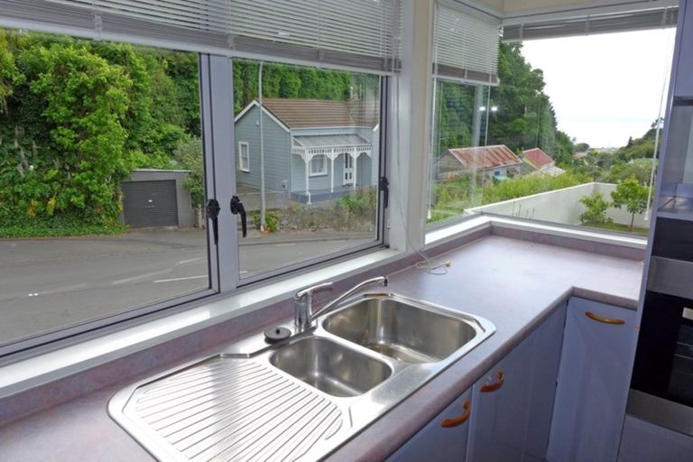 Photo of property in 135 Milton Road, Bluff Hill, Napier, 4110