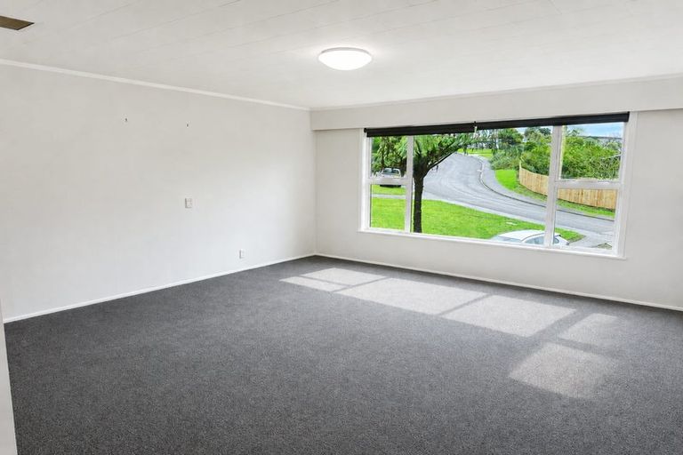 Photo of property in 40 Ruskin Road, Newlands, Wellington, 6037
