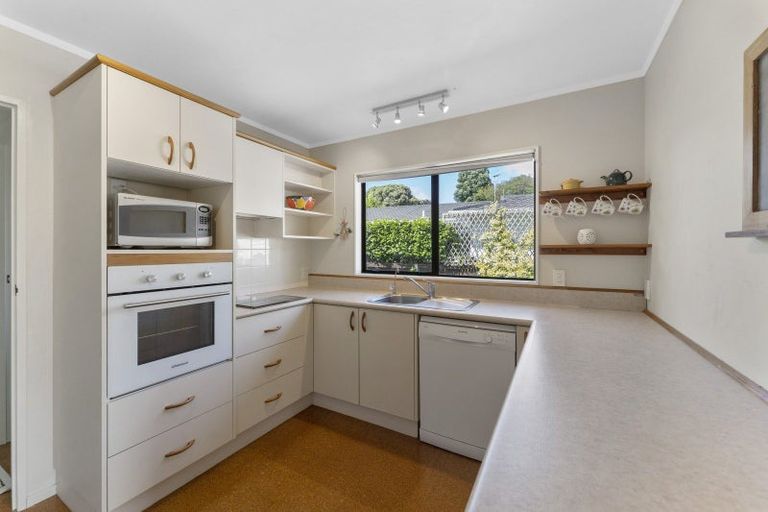 Photo of property in 40 Walton Avenue, Waikanae, 5036