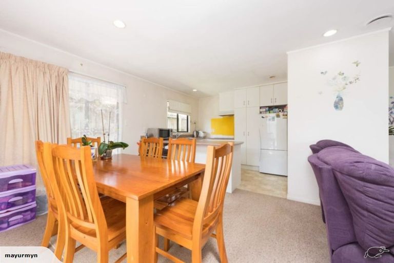 Photo of property in 15 Frank Bunce Grove, Flat Bush, Auckland, 2019