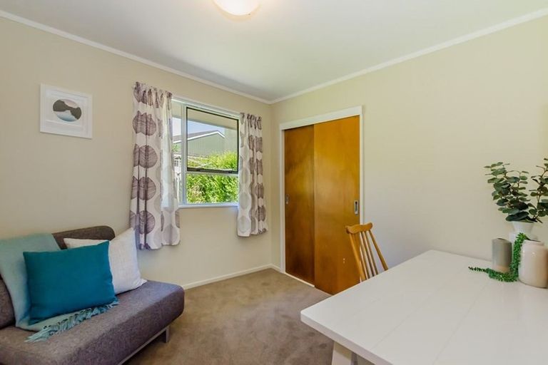 Photo of property in 2a Stuart Street, Waikanae, 5036