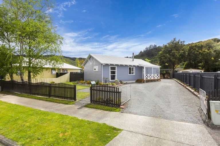 Photo of property in 7 Moonstone Grove, Birchville, Upper Hutt, 5018