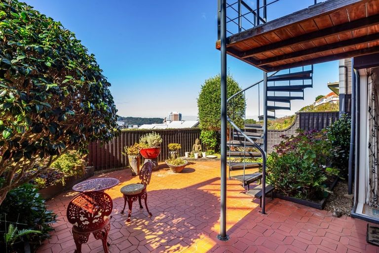 Photo of property in 25 Clermont Terrace, Kelburn, Wellington, 6012