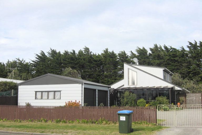 Photo of property in 17 Hydrabad Drive, Waitarere Beach, Levin, 5510