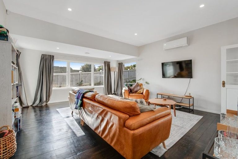 Photo of property in 16 St James Avenue, Helensville, 0800