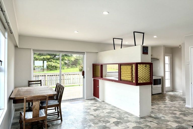 Photo of property in 18 Oakleigh Street, Maungaraki, Lower Hutt, 5010