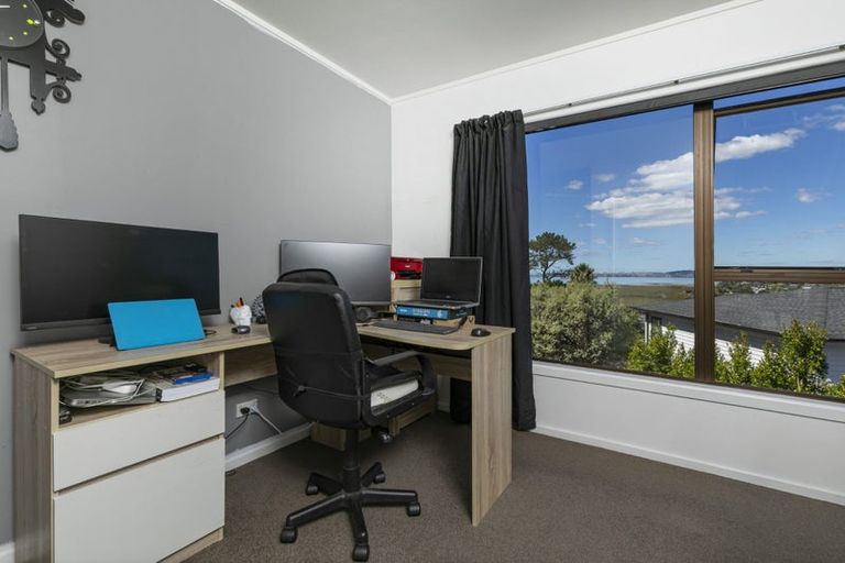 Photo of property in 199 West Harbour Drive, West Harbour, Auckland, 0618