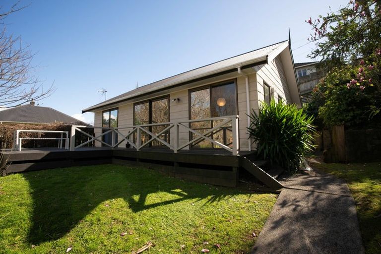 Photo of property in 6b Spencer Place, Merrilands, New Plymouth, 4312