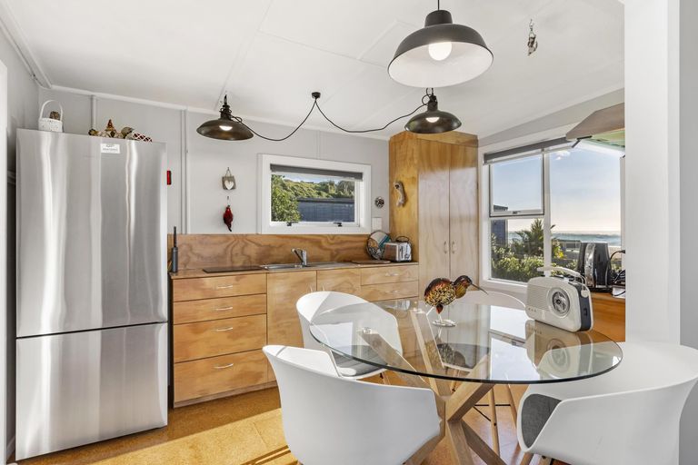 Photo of property in 6 Wainamu Road, Raglan, 3297