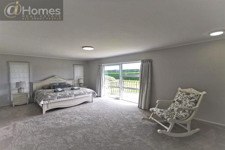 Photo of property in 84 Old North Road, Kumeu, 0892