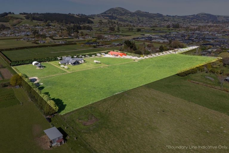 Photo of property in 100 Wingatui Road, Mosgiel, 9024