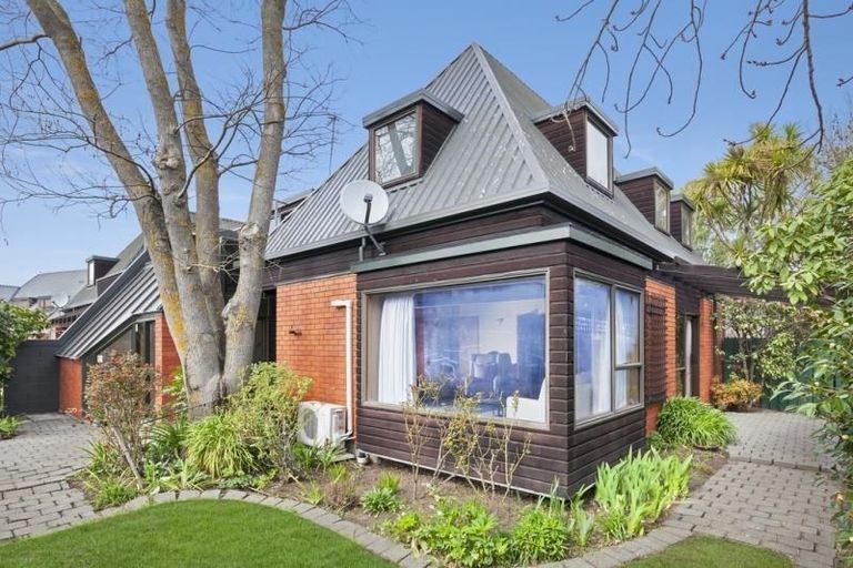 Photo of property in 33 Dovedale Avenue, Ilam, Christchurch, 8041