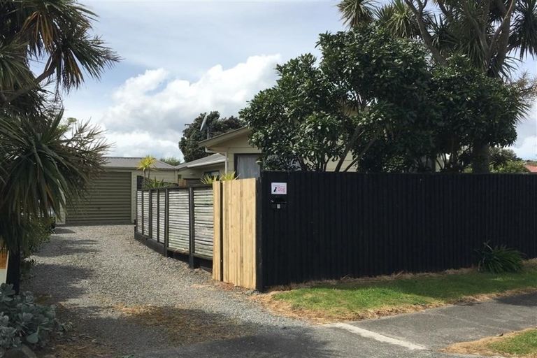 Photo of property in 97 Queens Road, Waikanae Beach, Waikanae, 5036