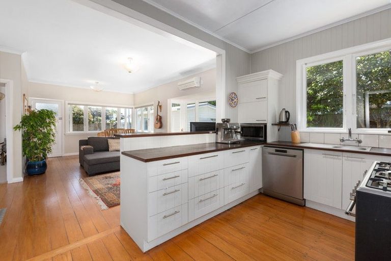 Photo of property in 19 Main Road, Titahi Bay, Porirua, 5022