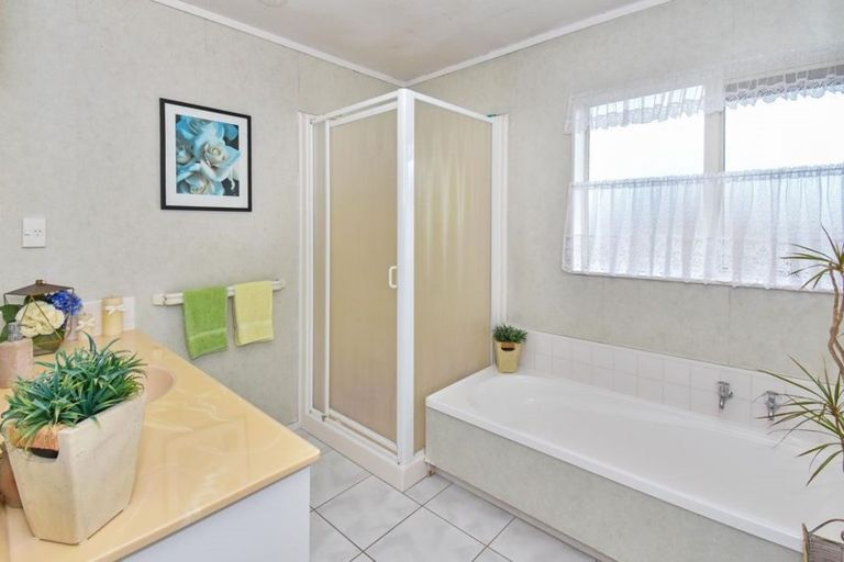 Photo of property in 2/7 Zurich Place, Weymouth, Auckland, 2103