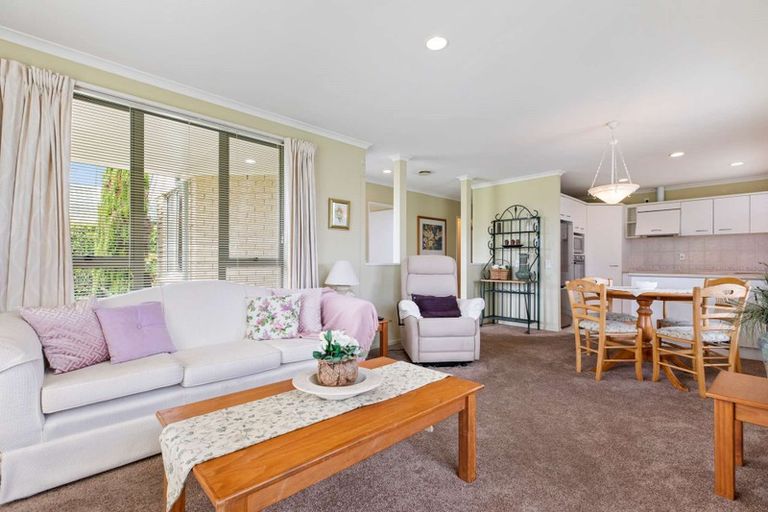 Photo of property in 25 Fernbrook Close, Burswood, Auckland, 2013