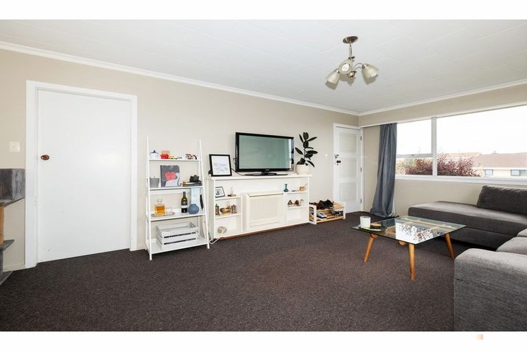 Photo of property in 1 Oxford Street, Waimate, 7924