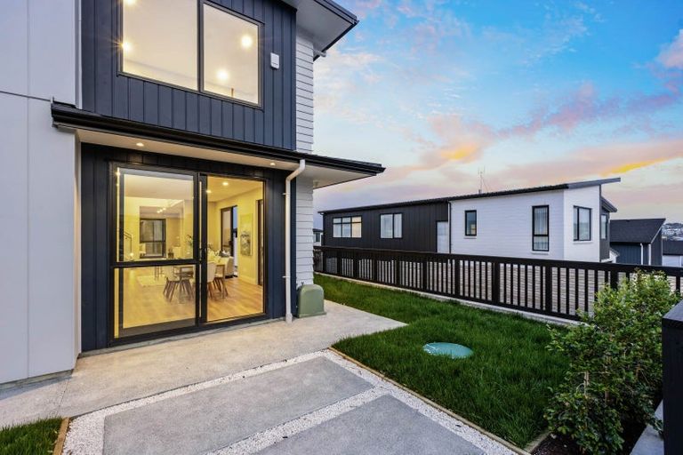 Photo of property in 42 Longshore Drive, Long Bay, Auckland, 0630