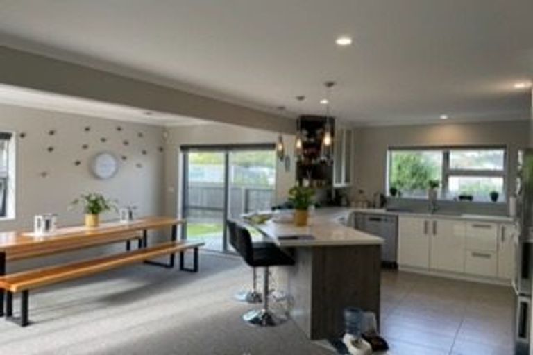 Photo of property in 43 Melksham Drive, Churton Park, Wellington, 6037