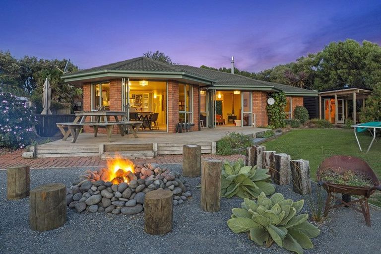 Photo of property in 112c Newton Road, Raglan, Te Mata, 3894