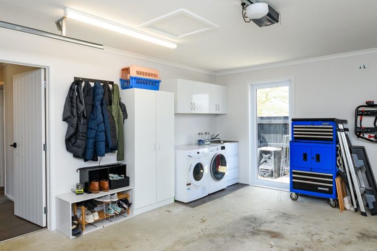 Photo of property in 1 Ivy Lane, Kelvin Grove, Palmerston North, 4414