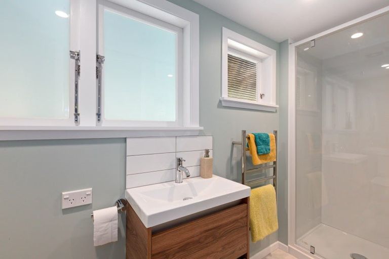 Photo of property in 15 Kowhai Street, Eastbourne, Lower Hutt, 5013