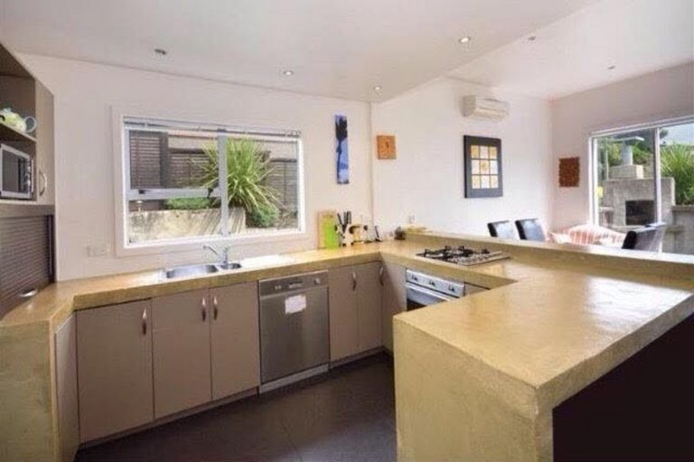 Photo of property in 27 Earls Road, Saint Clair, Dunedin, 9012