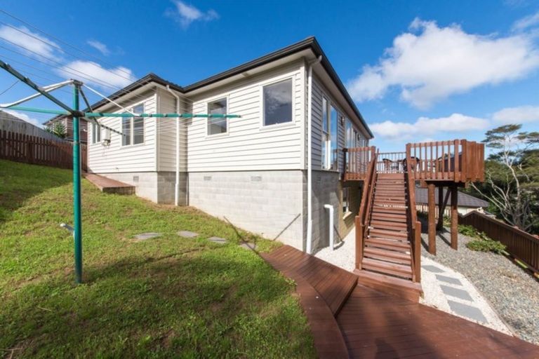 Photo of property in 16a Wychwood Avenue, Henderson Valley, Auckland, 0612