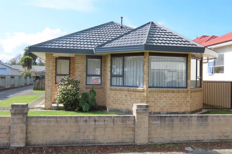 Photo of property in 52 Queen Street West, Levin, 5510