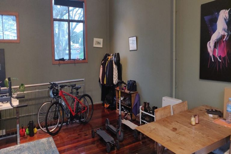 Photo of property in 91a Cook Street, Marfell, New Plymouth, 4310