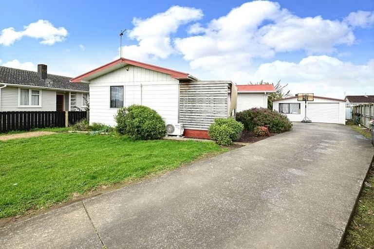 Photo of property in 31 Corsair Crescent, Mangere, Auckland, 2022