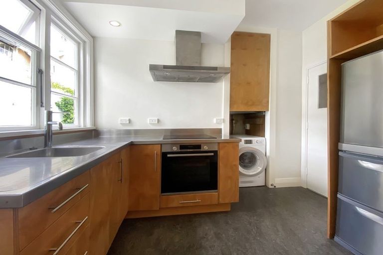 Photo of property in Ionian Flats, 123-125 Brougham Street, Mount Victoria, Wellington, 6011