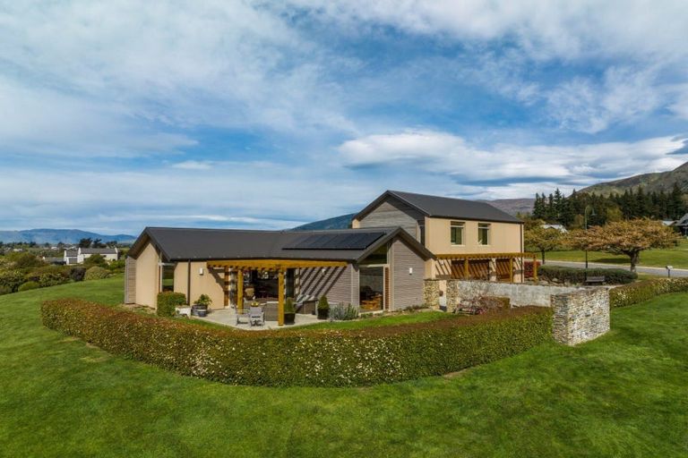 Photo of property in 1 Elderberry Crescent, Wanaka, 9305