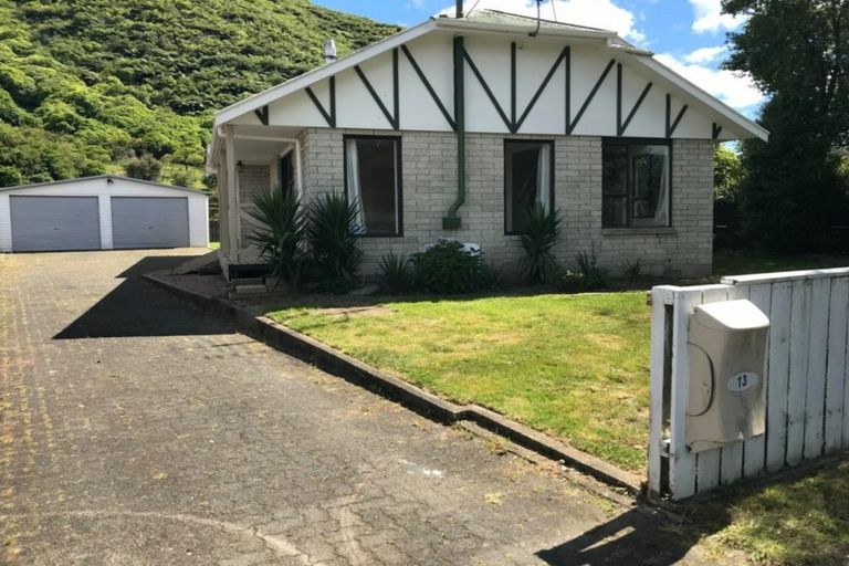 Photo of property in 13 Indiana Grove, Totara Park, Upper Hutt, 5018