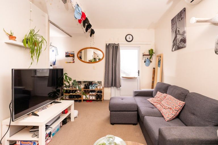 Photo of property in 17 Fitzpatrick Street, Newlands, Wellington, 6037