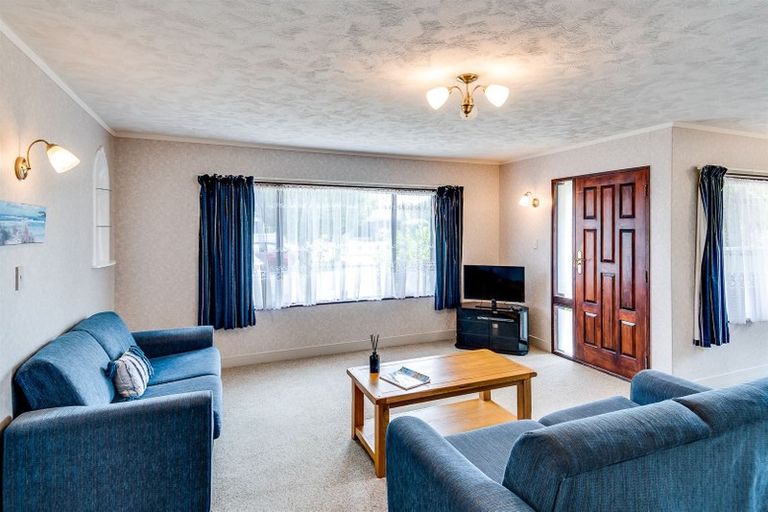 Photo of property in 1 Lowther Place, Taradale, Napier, 4112