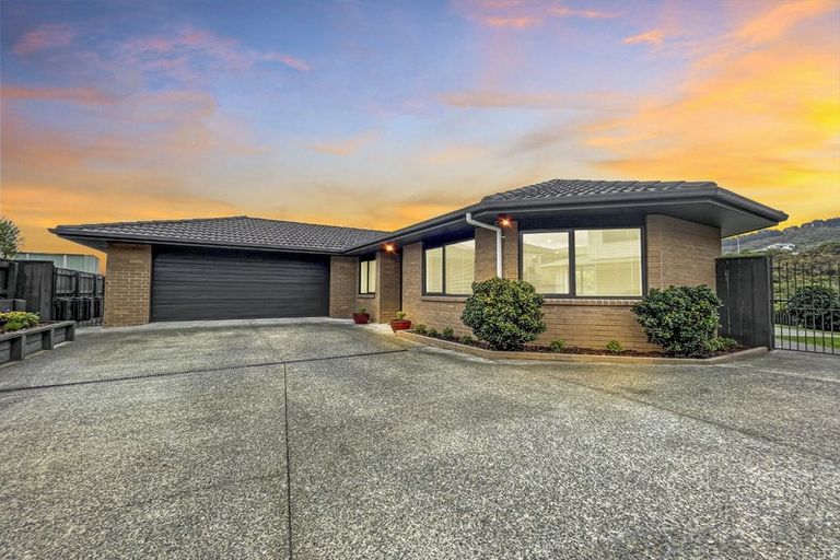 Photo of property in 65 Percy Kinsman Crescent, Riverstone Terraces, Upper Hutt, 5018
