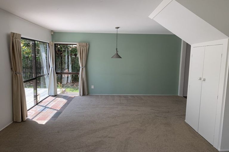 Photo of property in 1/15 Fairfax Avenue, Northcote, Auckland, 0627