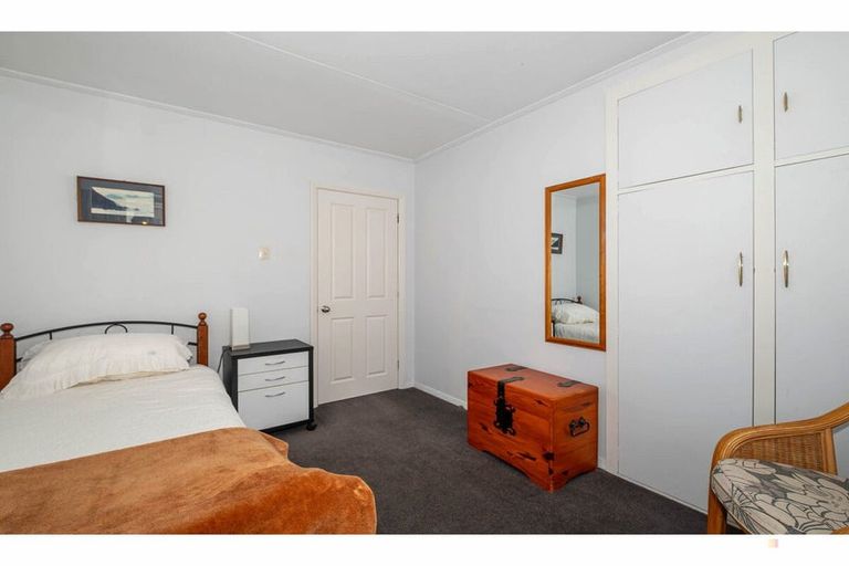 Photo of property in 24 Rhodes Street, Waimate, 7924