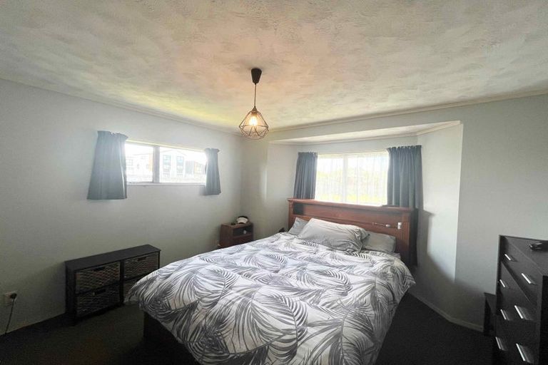 Photo of property in 1/10 Miriam Corban Heights, Henderson, Auckland, 0612