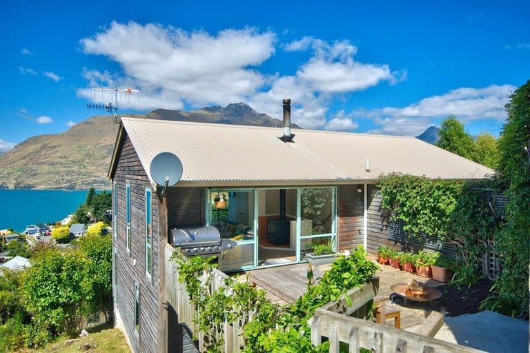 Photo of property in 10a Caples Place, Fernhill, Queenstown, 9300