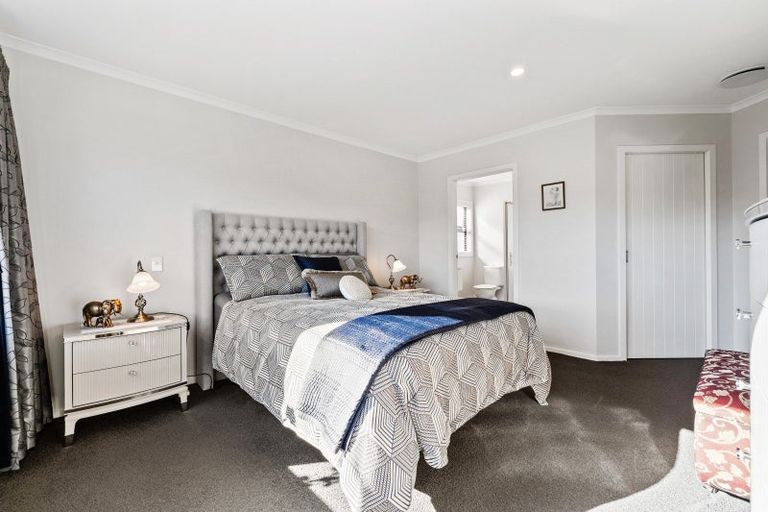 Photo of property in 25 Chestnut Close, Kelvin Grove, Palmerston North, 4414